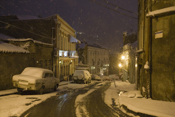 小巷风雪夜图片