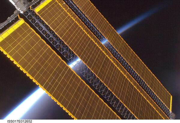 国际空间站太阳能电池板图片