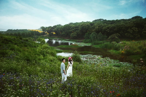 大自然里的情侣婚纱摄影图片