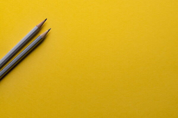 黄色铅笔背景