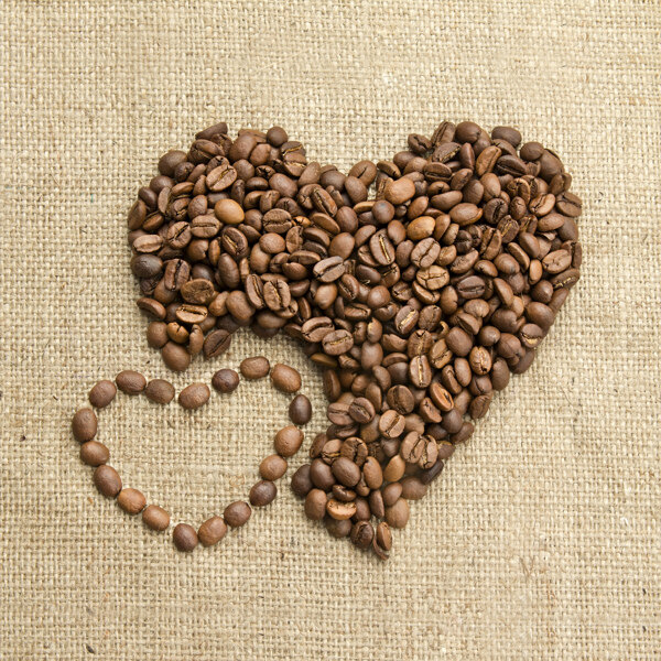 布纹上的咖啡豆图片