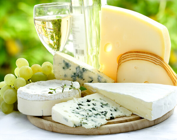 干白葡萄酒与乳酪图片
