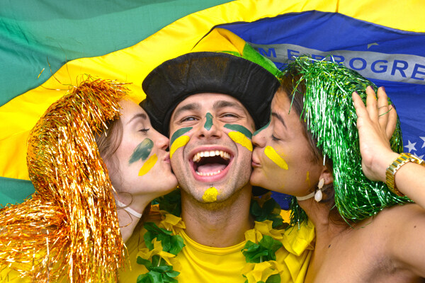 欢呼的巴西球迷图片