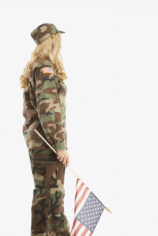 手拿国旗的美女军人图片