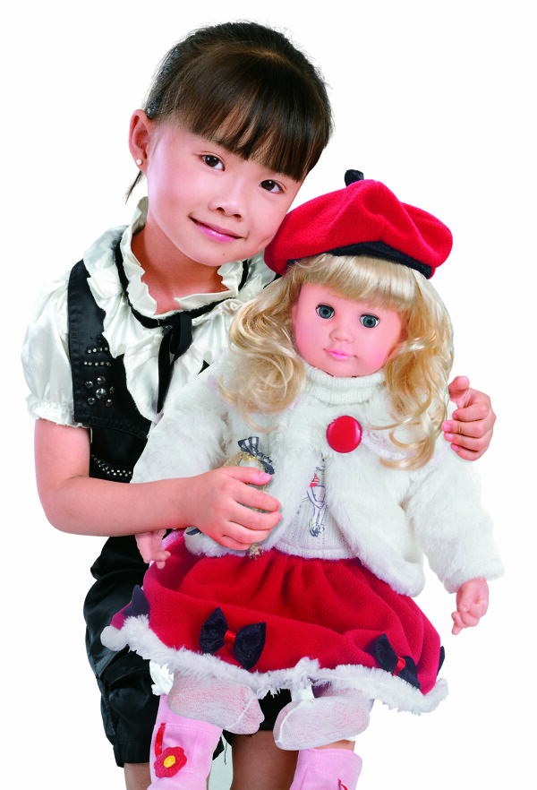 芭比娃娃和小女孩图片