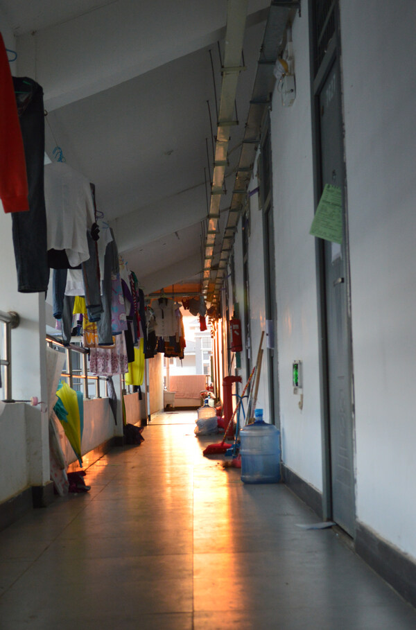 宿舍走廊图片
