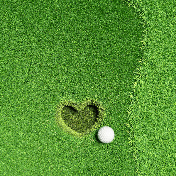 高尔夫球和心形球洞