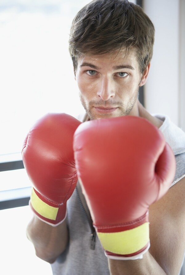 拳击健身的男人图片