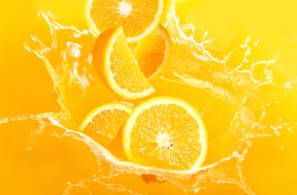 橙汁中的脐橙图片