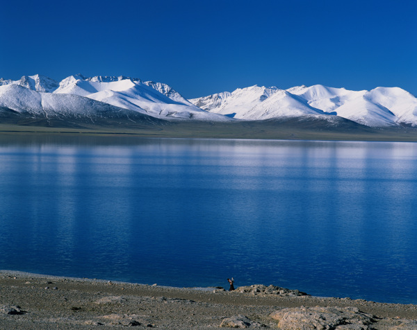 高山湖水景观图片