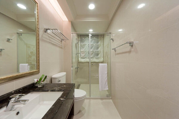 现代时尚浴室白色壁灯室内装修效果图