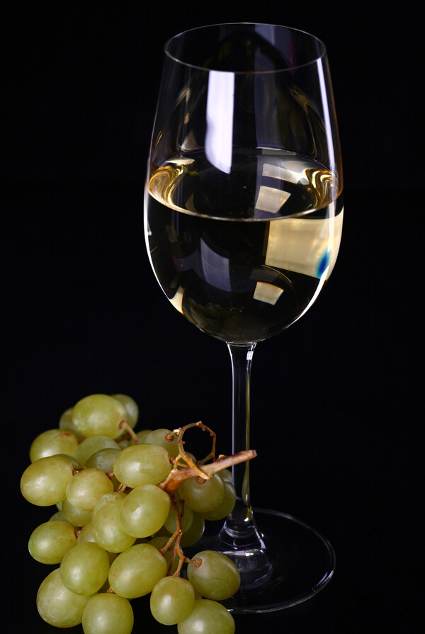 诱人的葡萄酒与葡萄图片