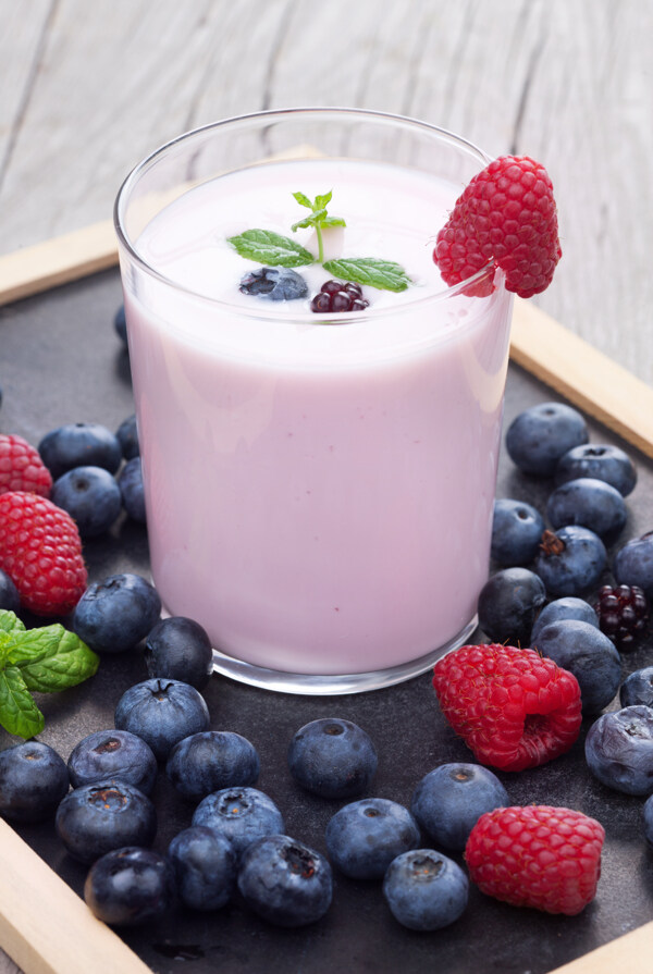 蓝莓酸奶饮品饮料背景海报素材图片