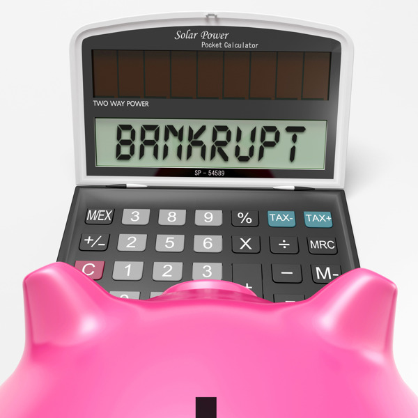 破产的计算器显示金融和信贷问题
