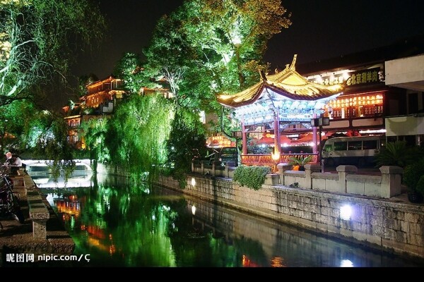 云南丽江夜景图片
