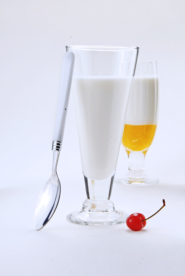 牛奶玻璃杯饮料图片