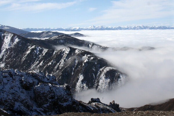 岷山雪宝顶云海图片