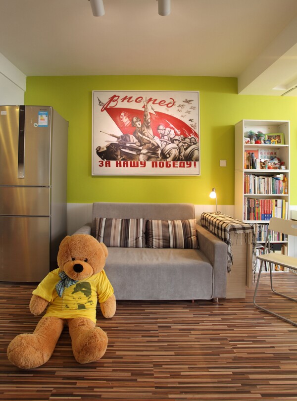 现代简约客厅沙发背景墙抱熊设计图