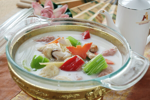 燕饺鱼腐煮芥菜图片