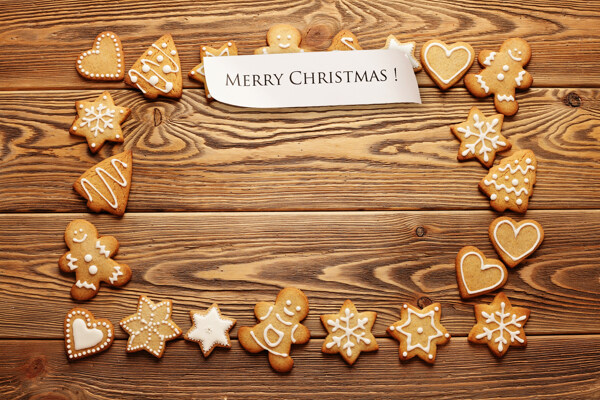 木板背景与圣诞饼干图片