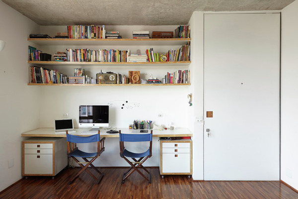 现代清新书房蓝白色椅子室内装修效果图