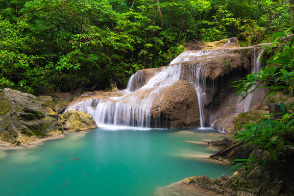 森林瀑布风景图片