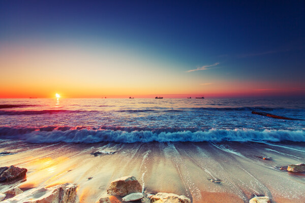 夕阳海边图片