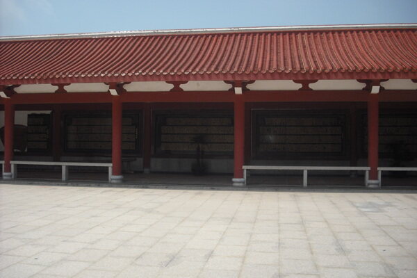 寺庙红屋顶图片