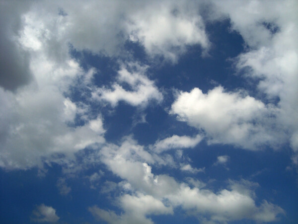 阴霾蓝色天空图片下载