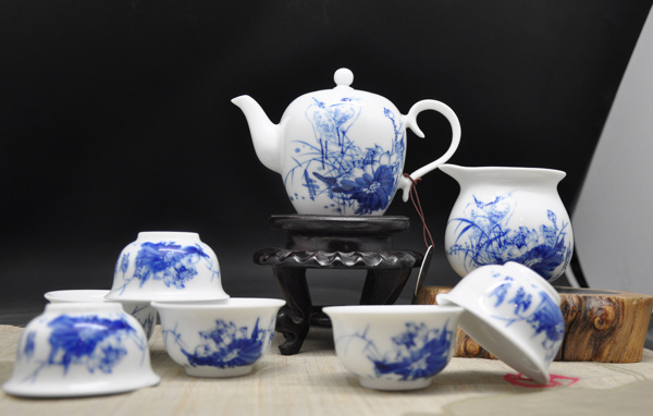 青花瓷茶具茶壶