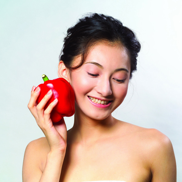 红辣椒与健康美女图片