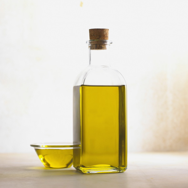 食用瓶装橄榄油图片