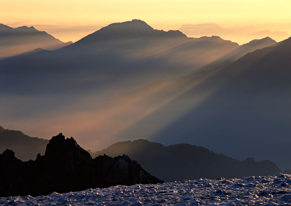 山峰清晨美景