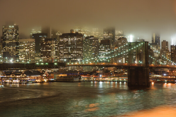 高楼江面夜景