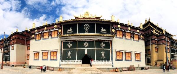 松赞林寺寺庙云南香格里拉