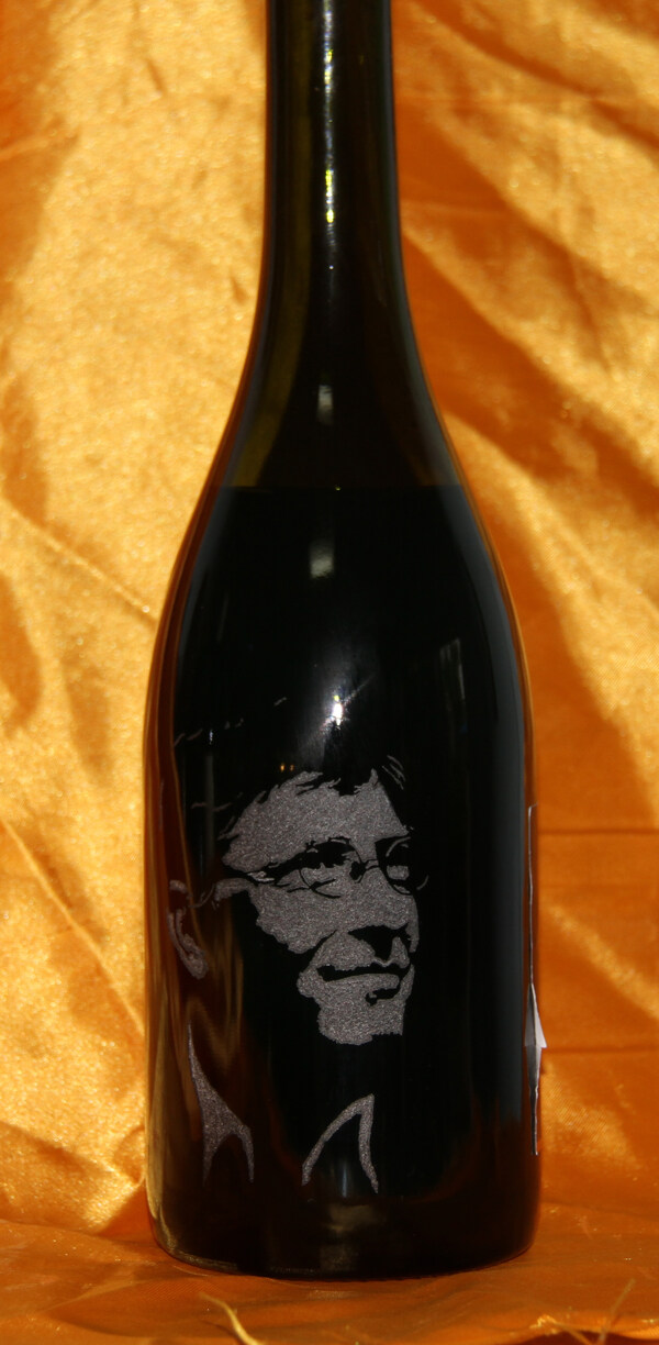 红酒瓶雕比尔盖茨图片