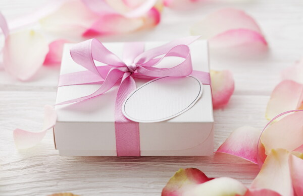 浪漫粉色礼物盒图片