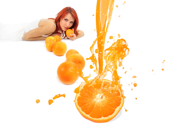 女孩和橙汁图片