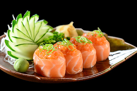 新鲜三文鱼卷日式料理美食产品实物