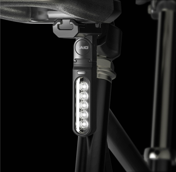 创意大气的黑色自行车灯具装备jpg