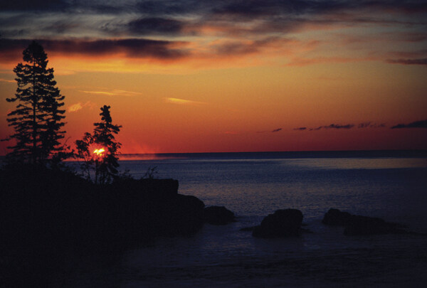日落下的大海美景图片