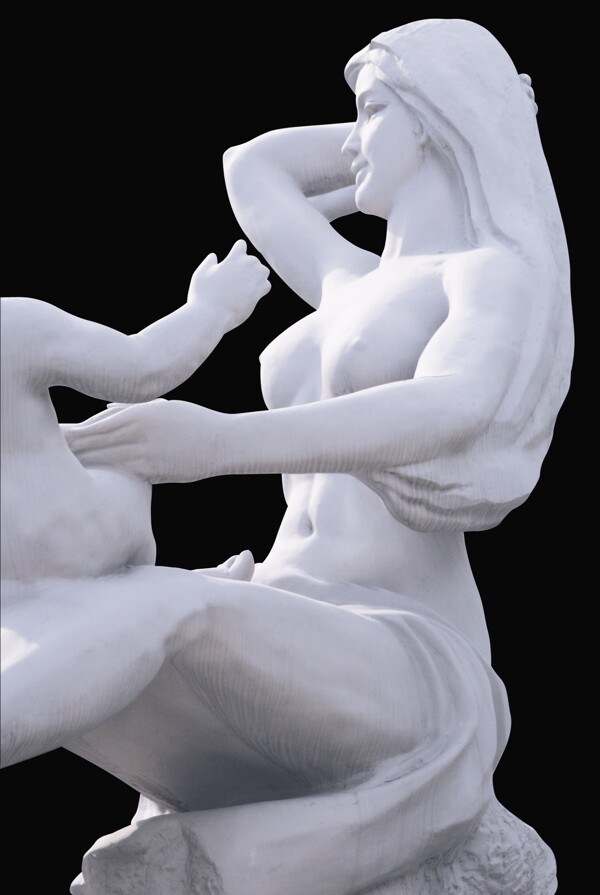 女性母亲雕塑