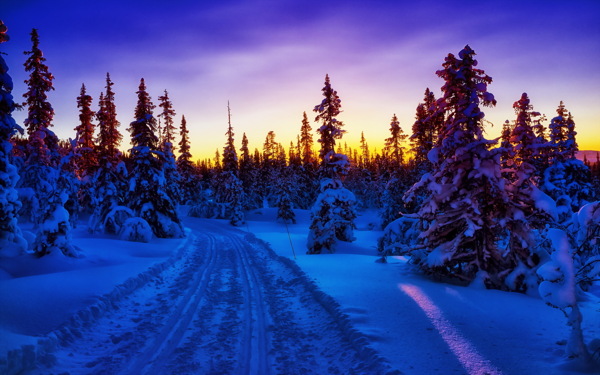 日暮下的雪山美景