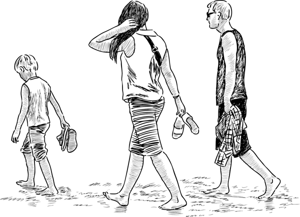 漫步沙滩上的一家人