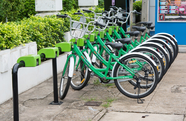 绿色的自行车图片