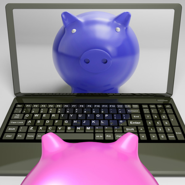 小猪在屏幕上显示互联网投资储蓄