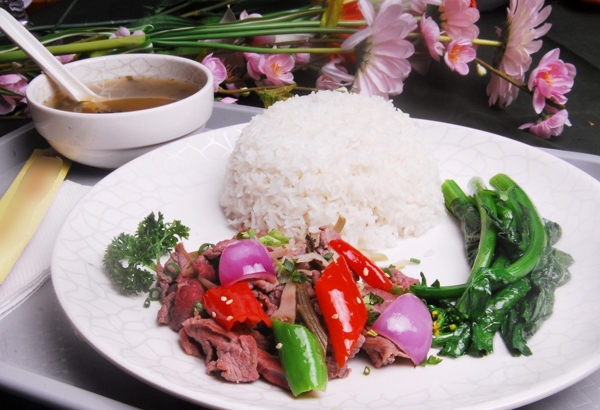 芥兰炒牛肉饭套餐图片