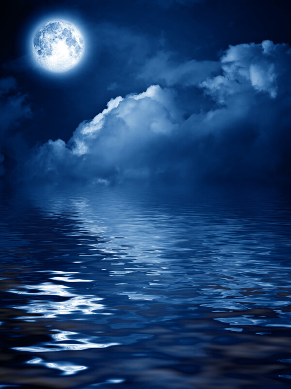 海上圆月夜图片