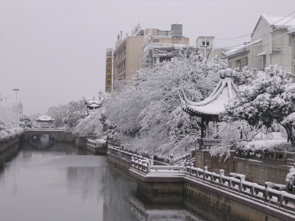 常州古护城河雪景图片