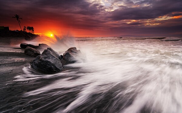 夕阳下的大海美景